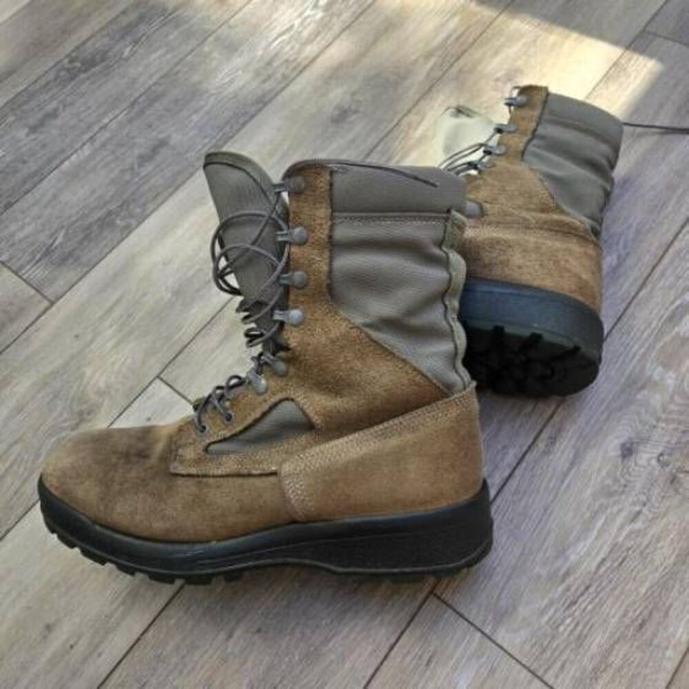Belleville army combat boots Men's size 11 tan green made in USA Fly safe
